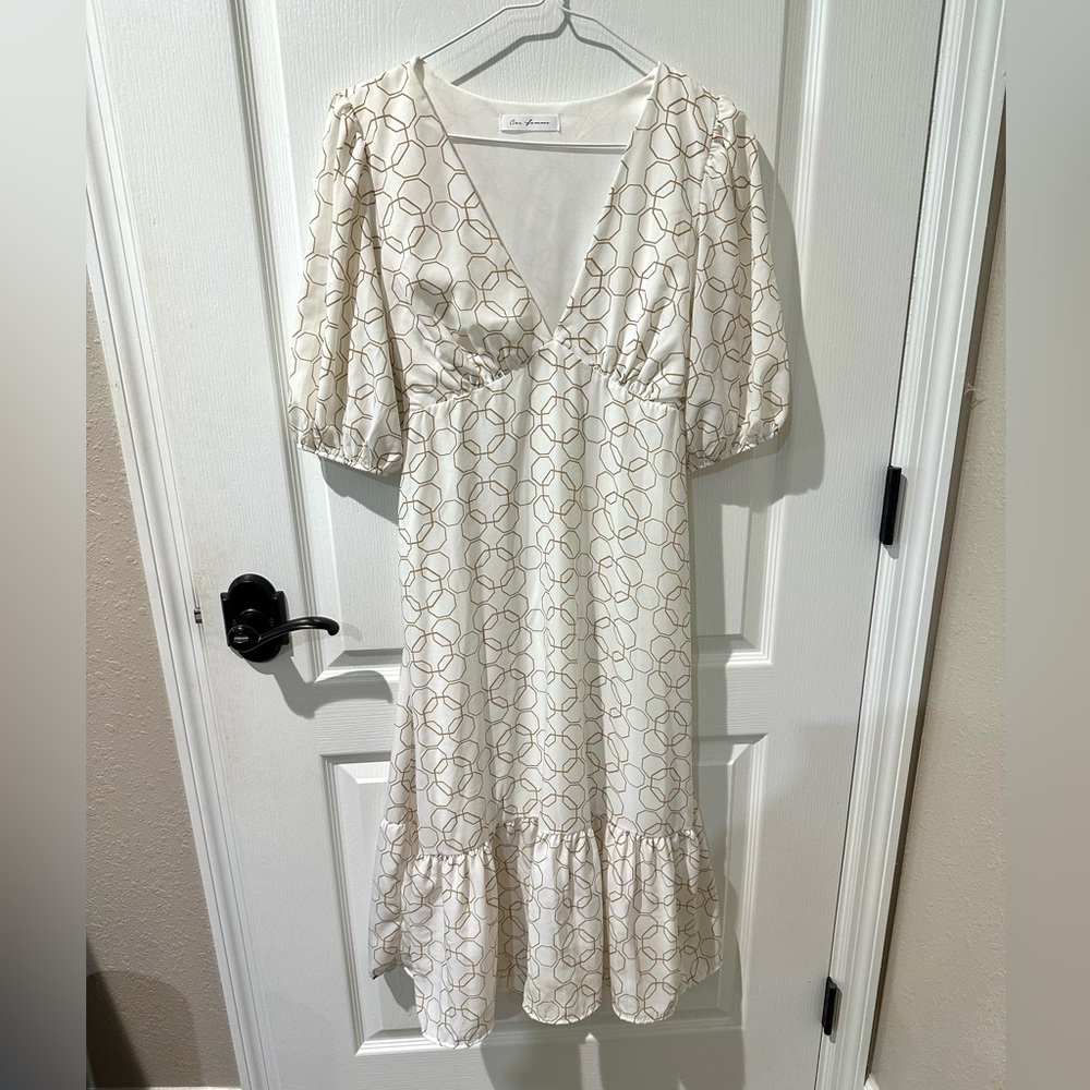 Les Femme White and Gold Geometric Hexagon Midi Dress. NWOT
